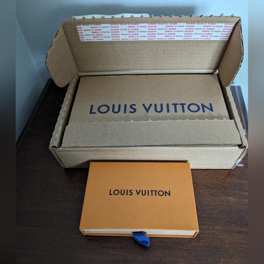 BRAND New in BOX Authentic Louis Vuitton 6 Key Holder - Picture 12 of 14